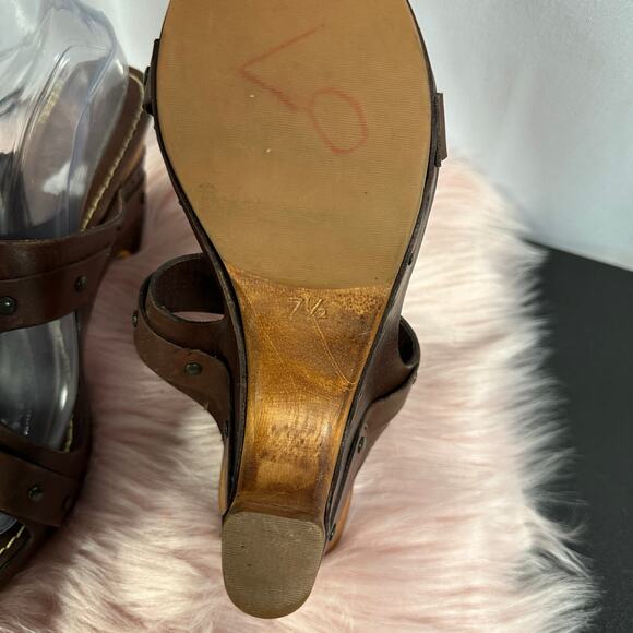JOHN A FRYE Elvira Open Toe Studded Wooden Heel Sandal Dark Brown Size 7.5 - Picture 6 of 7